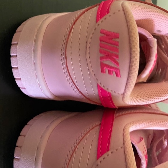 Dunk Low GS ‘Triple Pink’ - Picture 6 of 6